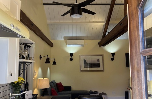 Northwest Carmel Apartment | Downtown charming, 2 BR 2 BA Flat, 1 Block from Ocean Ave, Carmel-by-the-Sea, CA