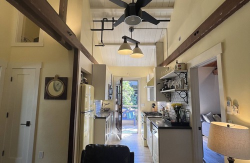Northwest Carmel Apartment | Downtown charming, 2 BR 2 BA Flat, 1 Block from Ocean Ave, Carmel-by-the-Sea, CA