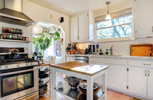 Mill Valley House | Downtown Mill Valley Vintage Home - Walk Everywhere!