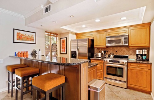 Historic Tennis Club Condo | Downtown Palm Springs 2 BR Condo with Pool