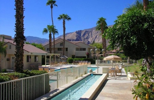 Downtown Palm Springs Condo | DOWNTOWN PALM SPRINGS POOLSIDE LOWER CONDO STEPS TO CASINO