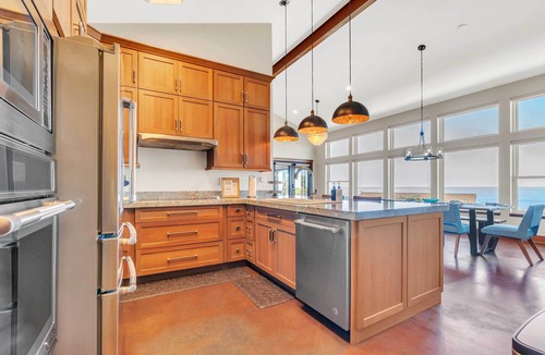 Manchester House | 'Dream Weaver' House w/Hot Tub & Ocean View!