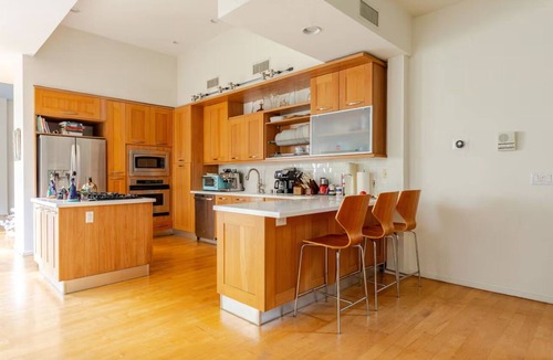 Venice House | Dreamy modern 3bd/3ba house by beach. Rooftop deck/hot tub!
