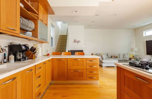 Venice House | Dreamy modern 3bd/3ba house by beach. Rooftop deck/hot tub!