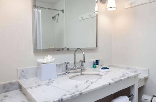 Kearny Mesa Hotel | Easy Beach & City Access + Pool Access