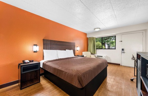 Toddville Road Hotel | Econo Lodge Charlotte Airport