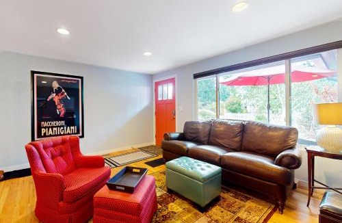 Esperance House | Edmonds Magic Garden