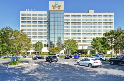 Santa Clara Hotel | Embassy Suites by Hilton Santa Clara Silicon Valley