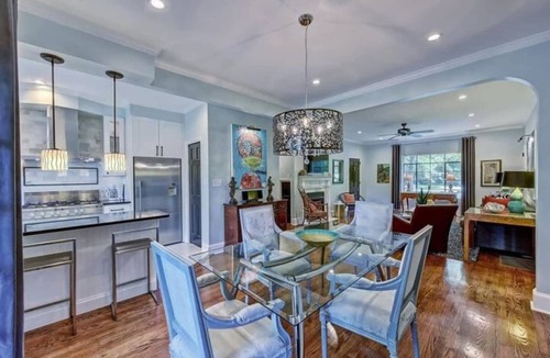 Myers Park Condo | Entire 4-Unit Building in Myers Park | 8BR & Reserved Parking near Uptown