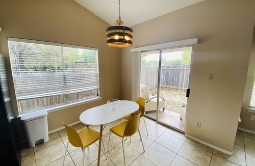 Milwood House | ENTIRE cozy ☼Extended Stay☼ home next to Apple