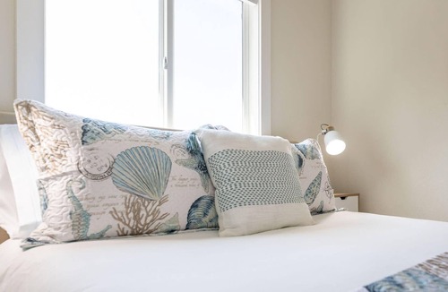 Sharp Park Apartment | Entire Private Townhome - 15 mins to Half Moon Bay San Francisco & (SFO)