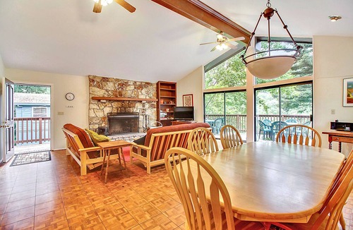 Guerneville Cabin | Eric's Landing ~ Riverfront, Fun with Friends Getaway! Dog Friendly!