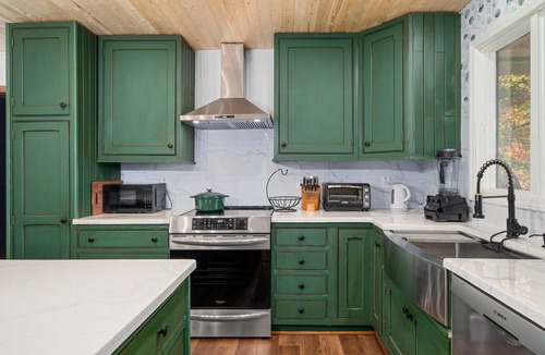 Brevard House | Escape to Our Charming A-Frame Retreat -Family Fun