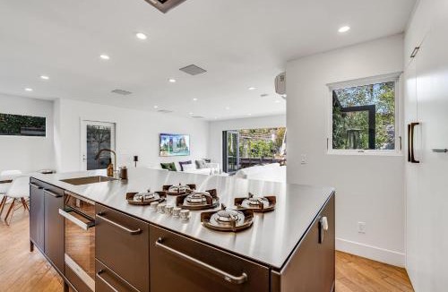 Beach Barber Tract House | European Charm Meets La Jolla Rooftop Views