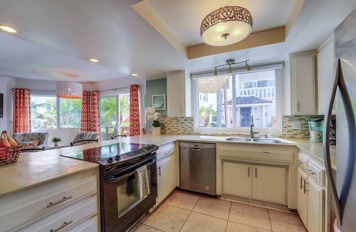 South Mission Beach Condo | Exclusive Ground Level Patio ☆ Steps to Beach & Bay