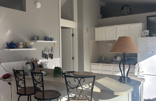 West Stockbridge Apartment | Experienced Hosts. Quiet, Romantic, Spacious Apartment, Pet Friendly.