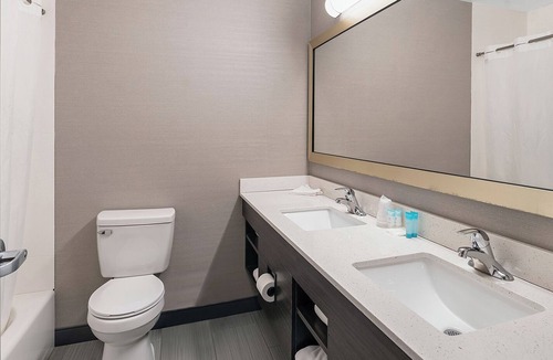 Foxboro Hotel | Explore Foxboro! Close to Hall At Patriot Place, Enjoy FREE Breakfast!