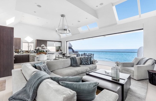 Central Malibu House | Exquisite Beach Front Home With Beautiful Views & Outdoor Living