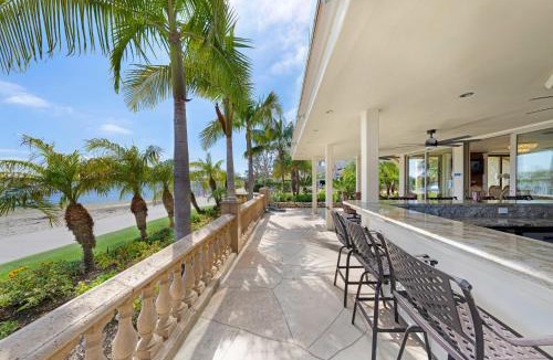 Crown Point House | Family Luxurious Waterfront Escape