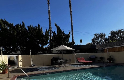 Lake Balboa Apartment | Family size 3+2 stylish apartment unit w pool.