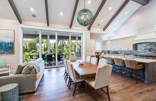 Longboat Key House | February 2027 NOW available! 3 minute walk to the beautiful white quartz sand.