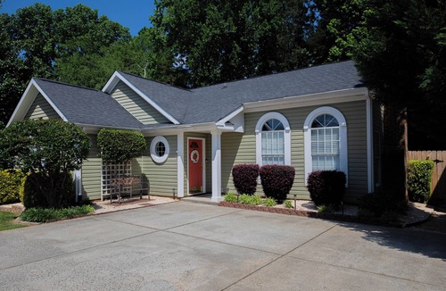 Pineville House | Few Mins to Ballantyne-Pet Friendly-1 Level Home-Private Plunge Pool in Backyard