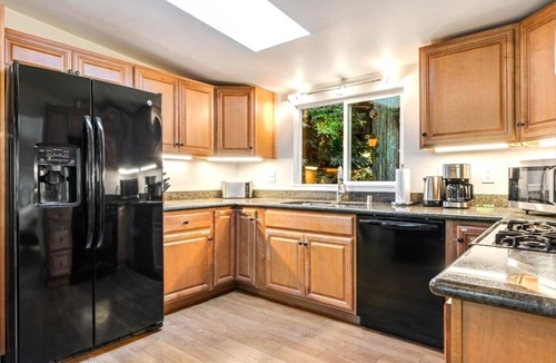 Forest Hills House | Forest Magic! Walk to the Russian River! Pups OK! Yard-Starry Nights