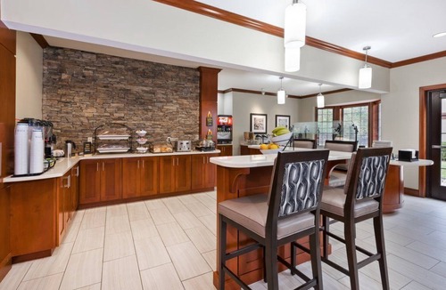 Kalamazoo Condo | Free Breakfast. Pool Access. Minutes from Western Michigan University!