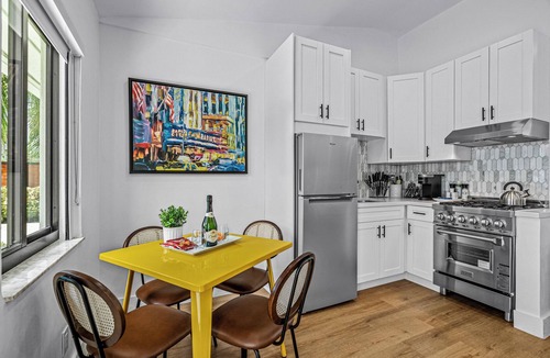 Flagler Village Villa | Freedom House Urban Oasis Eclectic Retreat Fort Lauderdale FL SLEEPS 25!