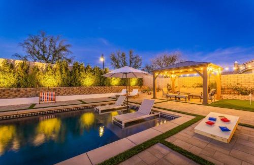 Terra Lago House | GAMEROOM, King Beds, Movie Projector, Heated Saltwater Pool, Golf and Games!