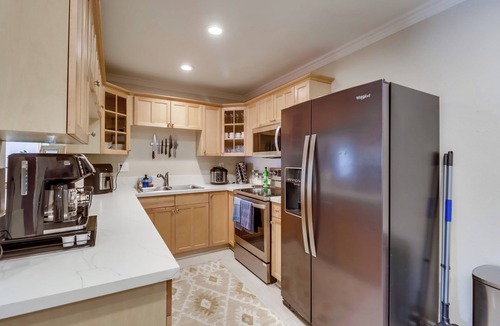 Chula Vista Condo | Garage, King, Crib, Pool & Hot Tub, 3BR/2BTH