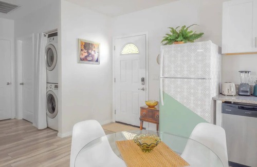 Atwater Village House | Gated 2BD/2BA Designer Home w/Parking・Yard・Family Park・DTLA & MAJOR INTERNATIONAL SPORTING EVENT & Silverlake