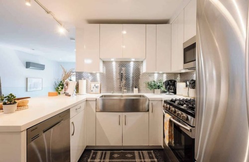 Little Italy Apartment | Glamorous Central Gem w/Patio | Walk Everywhere