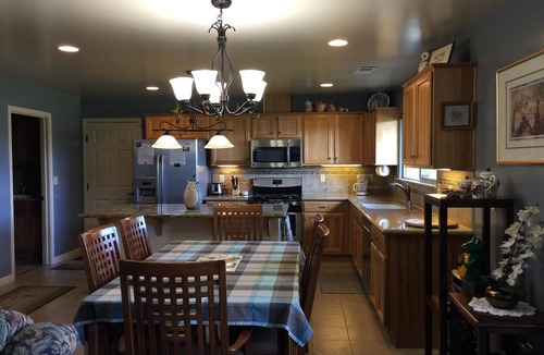 Coulterville House | GREAT MOUNTAIN CABIN WITH A PERSONAL TOUCH —Quiet,Quiet, Quiet.