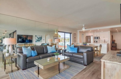 North Pacific Beach Condo | Guest fav Oceanfront corner condo, parking, pool