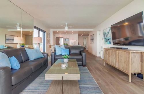 North Pacific Beach Condo | Guest fav Oceanfront corner condo, parking, pool