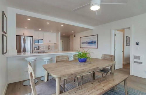 North Pacific Beach Condo | Guest fav Oceanfront corner condo, parking, pool