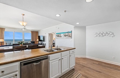 Long Beach Condo | Gulf Front Corner Unit Fantastic Views Free Beach Service!