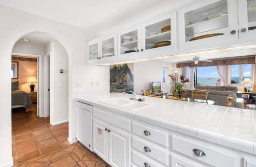 Avalon Condo | H1063: 2B 2B Villa + No Steps + OCEAN VIEWS + Cart + Fireplace