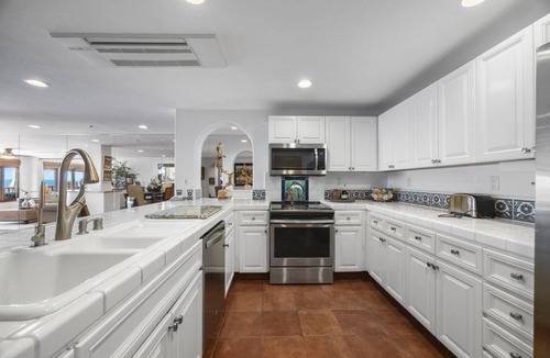 Avalon Condo | H1864: Remodeled 2Br villa, AC, 4-seat cart, OCEAN VIEWS, BBQ