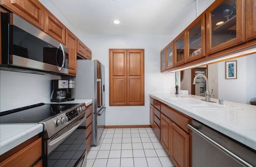 Avalon Condo | H245 10/10 stars! Immaculate & Only 21 Steps+ New Golf Cart. Insane ocean views.