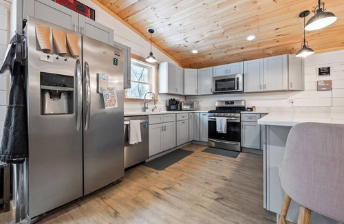 Rangeley Plantation House | Hall Hideaway | Shared Waterfront Access