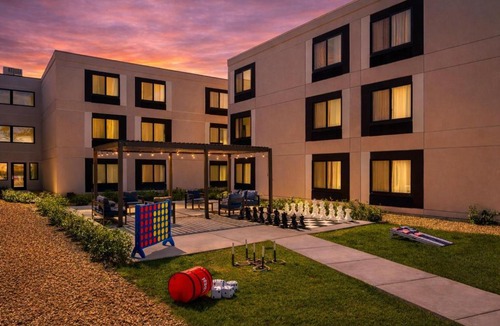 Midway District Hotel | Hampton Inn & Suites by Hilton San Diego SeaWorld Near Old Town