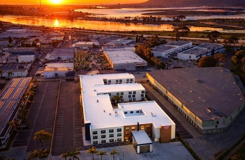 Midway District Hotel | Hampton Inn & Suites by Hilton San Diego SeaWorld Near Old Town