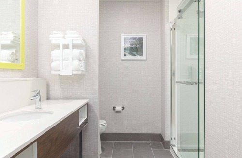 Agua Dulce Hotel | Hampton Inn & Suites Porter Ranch Los Angeles