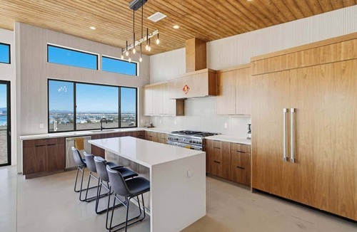 Roseville - Fleet Ridge House | Harbor View - stunning 3 Bedroom 2 and Half Bath