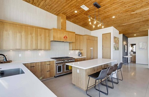 Roseville - Fleet Ridge House | Harbor View - stunning 3 Bedroom 2 and Half Bath