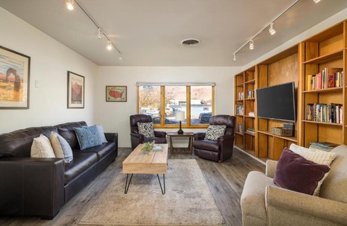 Moab Apartment | Hazel @ Stella Ruby Cottages - Steps to Downtown!