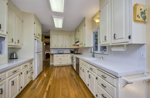 Healdsburg House | Healdsburg Gorgeous Farmhouse for 10, Pool,Spa,BBQ
