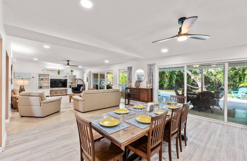 Cocoa Isles House | Heated Pool-Walk to Beach-Bikes-Beach Gear